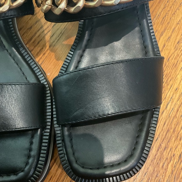 Bernardo Sorrena Goldtone Chain Lug Heel Sandal NWOB - Picture 12 of 13